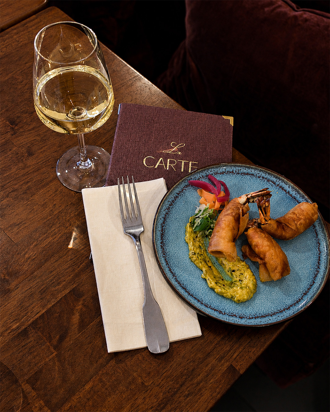 Croustillants de gambas, sauce herbes et vin blanc